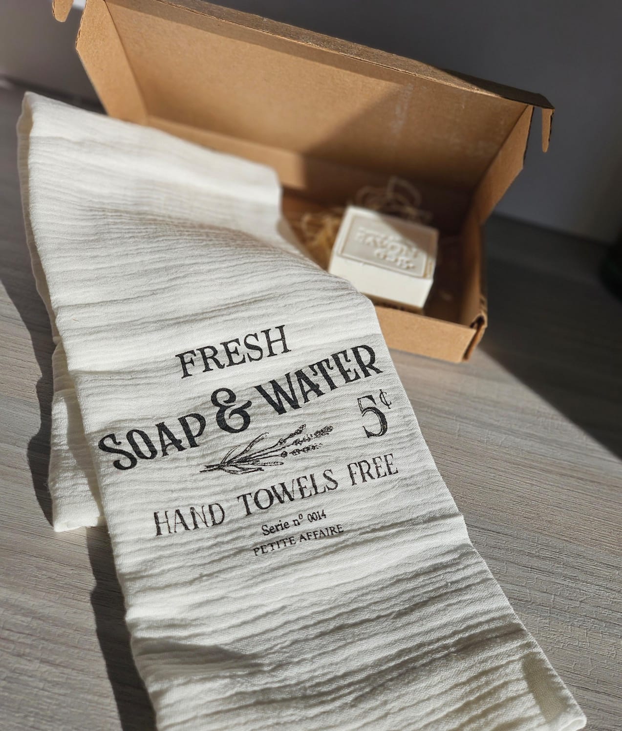 Kit Toalla + pastilla de jabón 75 gs